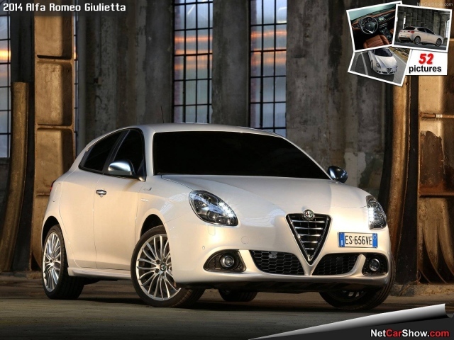 Автомобиль Alfa Romeo giulietta 2014 на дороге