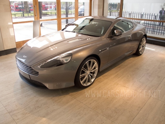 Красивый автомобиль Aston Martin aspire