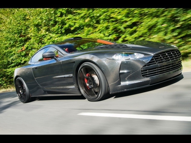 Красивый автомобиль Aston Martin mansory