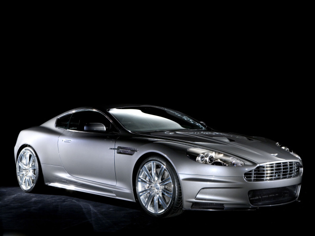 Автомобиль марки Aston Martin модели dbs