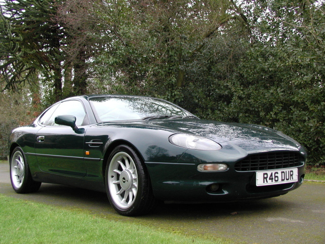 Автомобиль марки Aston Martin модели db7