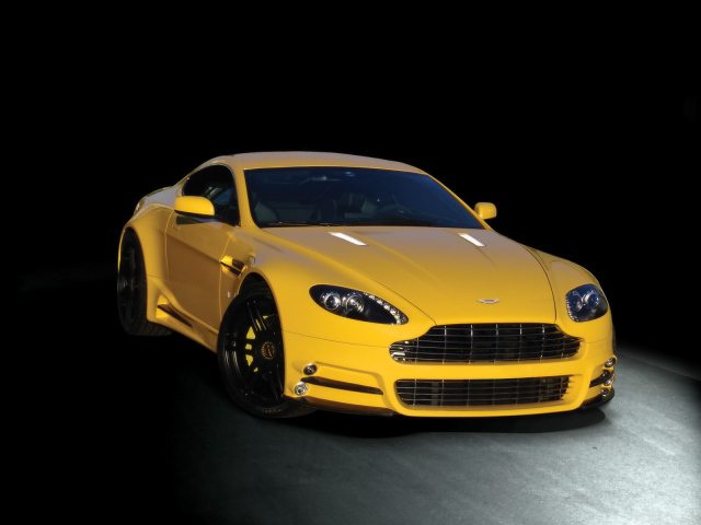 Автомобиль марки Aston Martin модели mansory