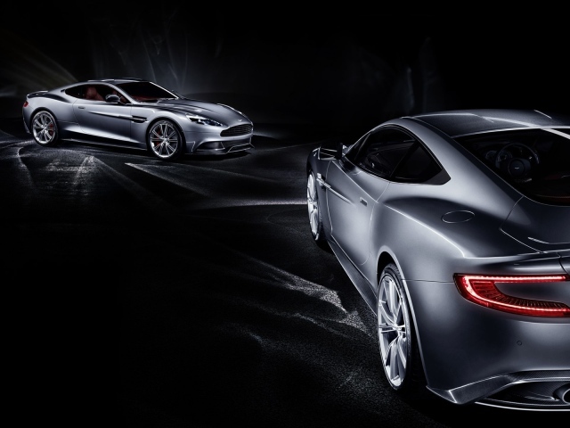 Автомобиль марки Aston Martin модели vanquish