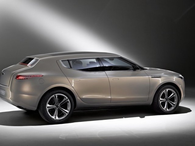 Новый автомобиль Aston Martin lagonda