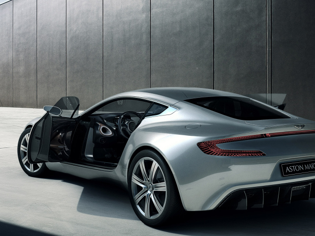 Надежная машина Aston Martin aspire