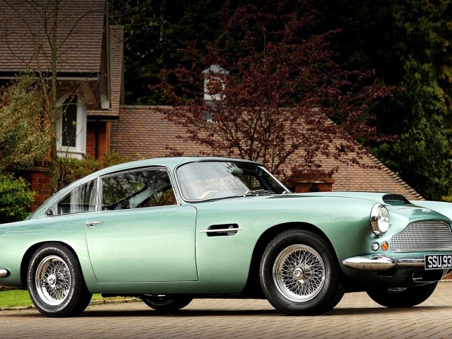 Надежная машина Aston Martin db4