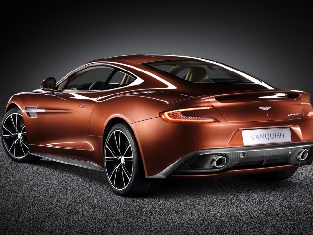 Надежная машина Aston Martin 2013