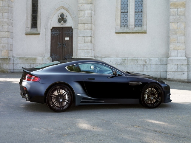 Надежный автомобиль Aston Martin mansory