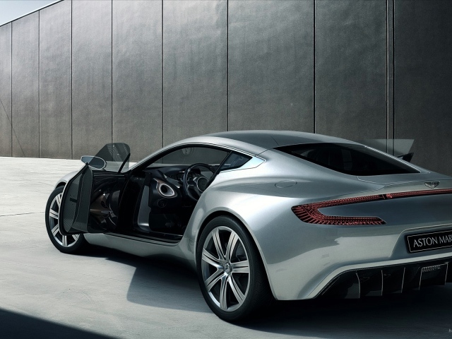 Тест драйв автомобиля Aston Martin one 77