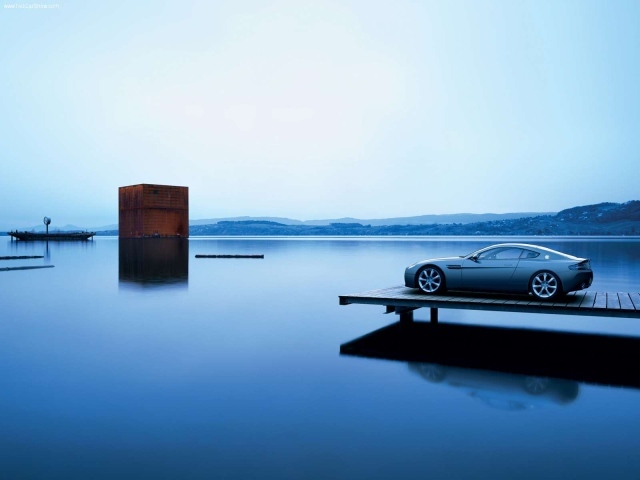 Новая машина Aston Martin v8 vantage