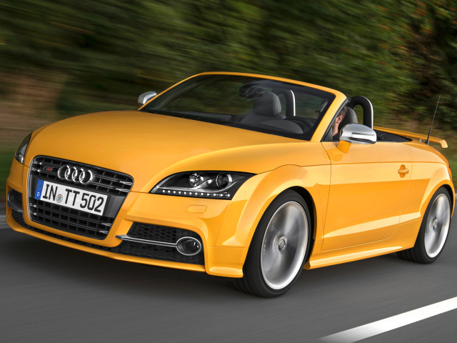 Красивый автомобиль Audi TT 2014 года в Москве