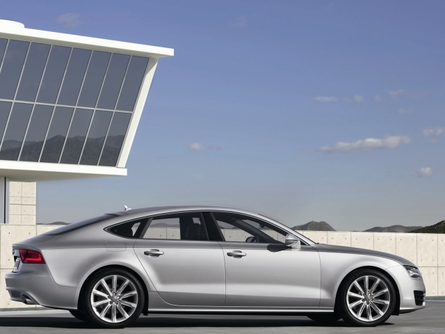 Красивый автомобиль Audi a7