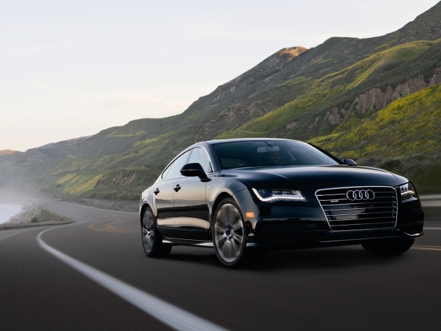 Красивый автомобиль Audi a7 в Москве