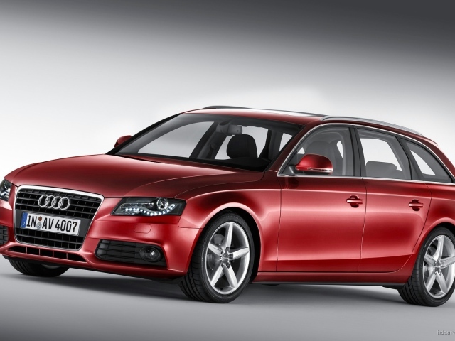 Красивый автомобиль Audi avant в Москве