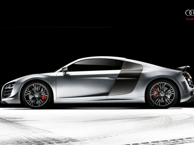 Красивый автомобиль Audi quattro в Москве