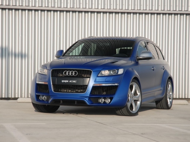 Синий Audi Q7