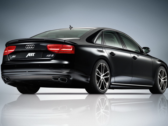 Автомобиль марки Audi модели a8