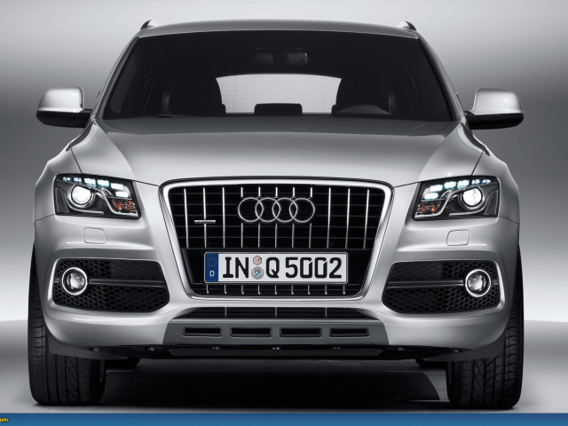 Автомобиль марки Audi модели q5