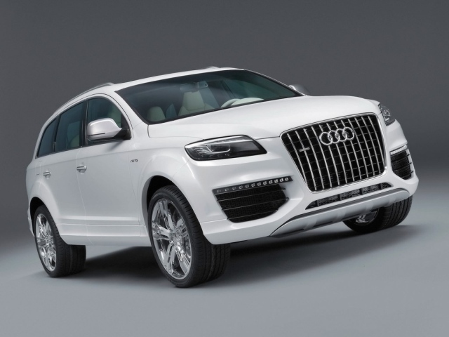 Белый Audi Q7