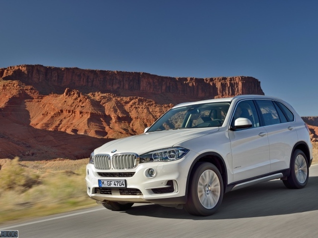 Новый автомобиль BMW X6 2014 года