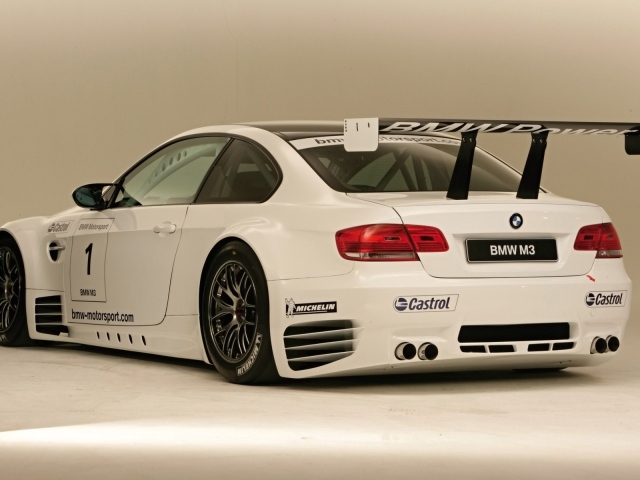 BMW M3 белый автомобиль