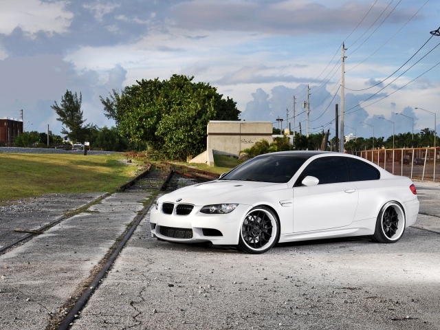 Белый BMW M3