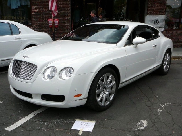 Белый Bentley Continental GT
