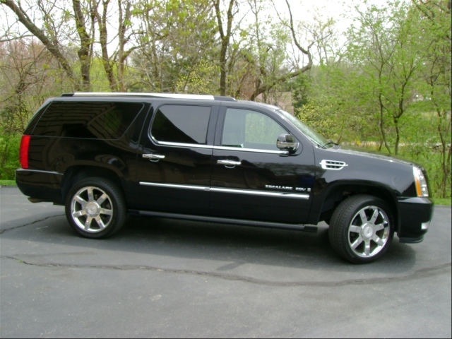 Черный Cadillac Escalade 2014