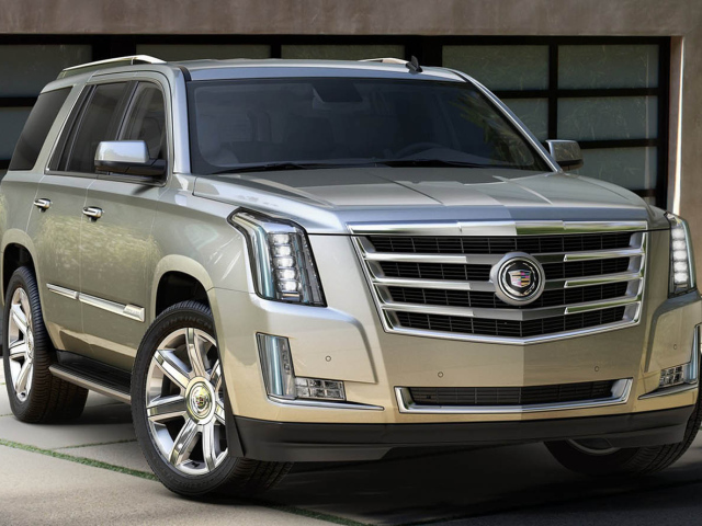 Золотистый Cadillac Escalade 2014