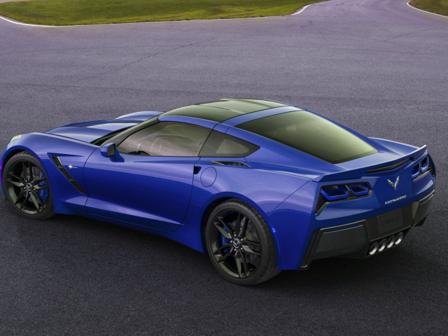 Красивый автомобиль Chevrolet Corvette 2014 года года года в Москве