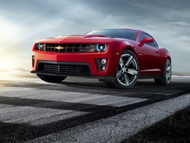 Красный Chevrolet Camaro ZL1