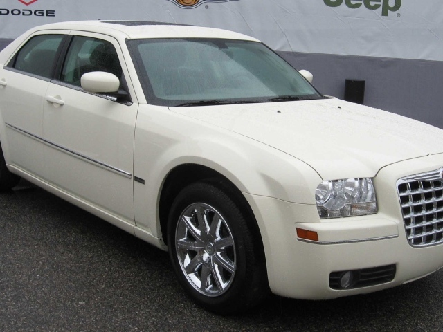Кремовый Сhrysler 300c