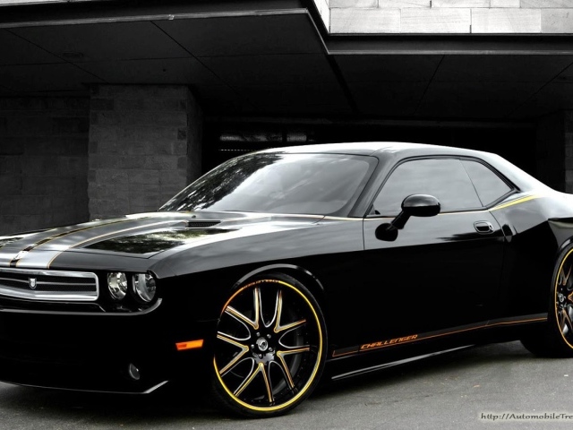 Роскошный Dodge Challenger
