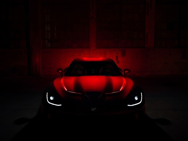 Автомобиль Додж в темноте