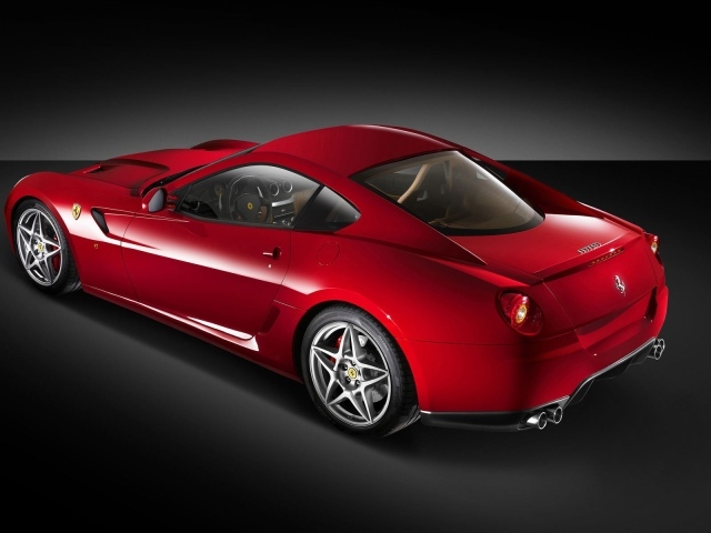 Красный спортивный Феррари