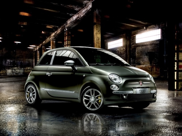Красивый автомобиль Fiat 500