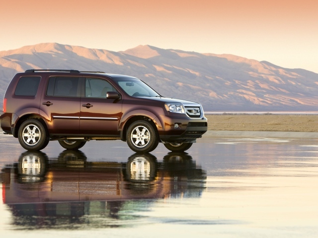 Автомобиль марки Honda модели Pilot