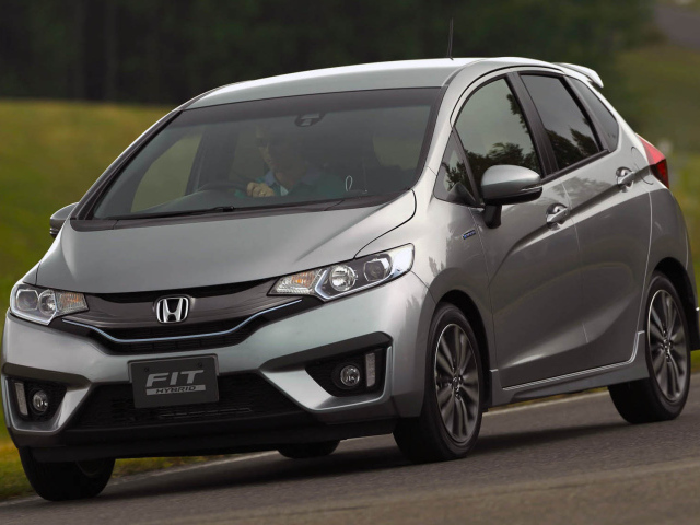 Тест драйв автомобиля Honda Fit 2014