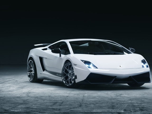 Белый Vorsteiner Lamborghini Gallardo