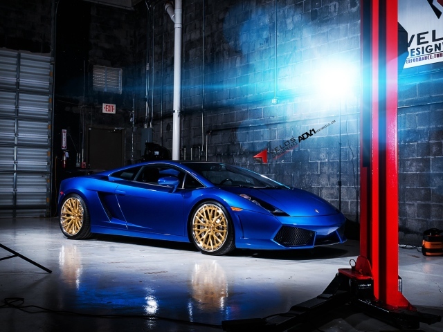 Синий Lamborghini Gallardo
