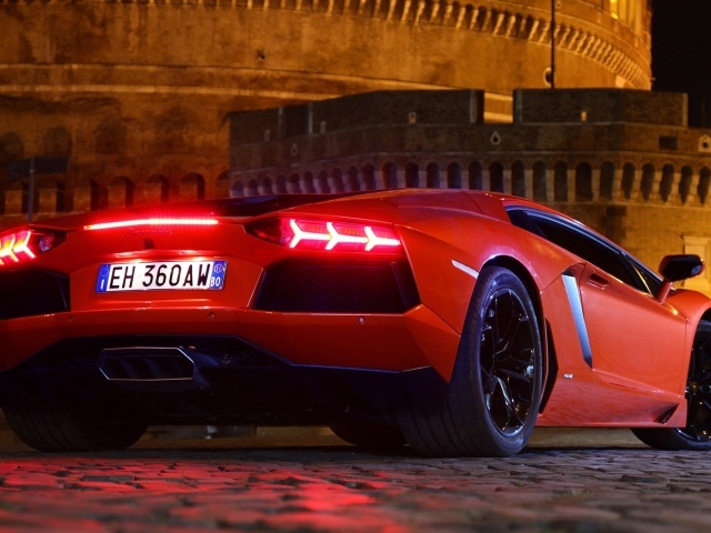 Дизайн автомобиля Lamborghini Aventador