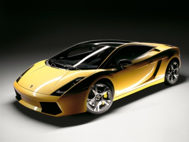 Желтый Lamborghini gallardo
