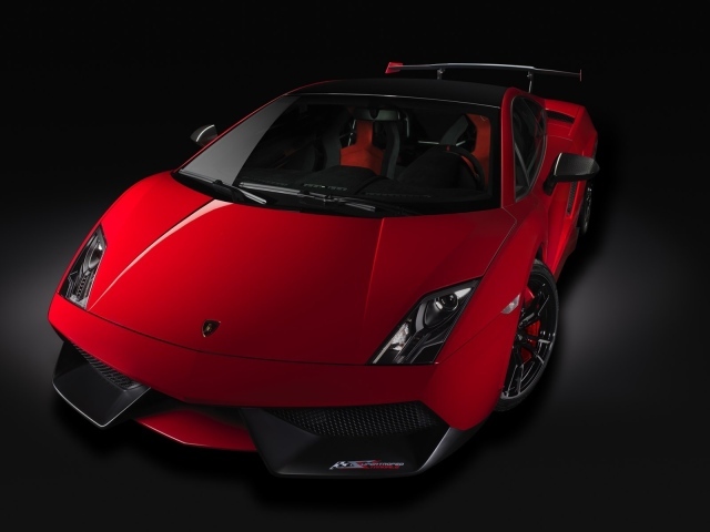 Красный Lamborghini gallardo super