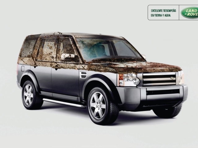 Красивый автомобиль Land Rover Discovery 3 в Москве
