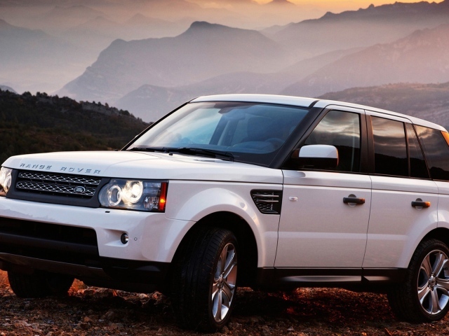 Белый Range Rover