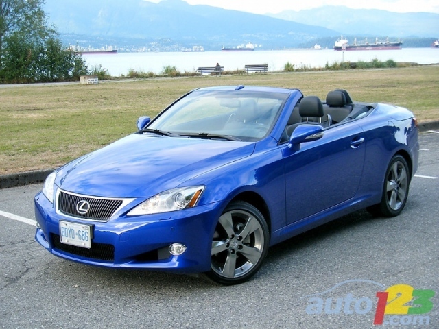 Синий Lexus IS 250