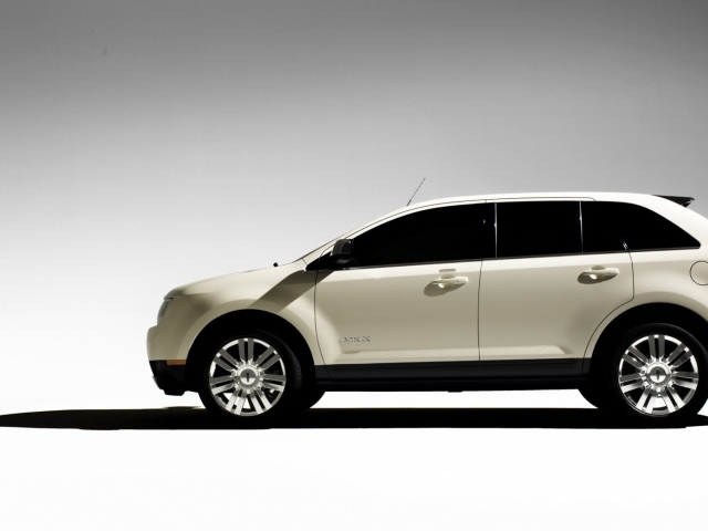 Красивый автомобиль Lincoln MKX в Москве