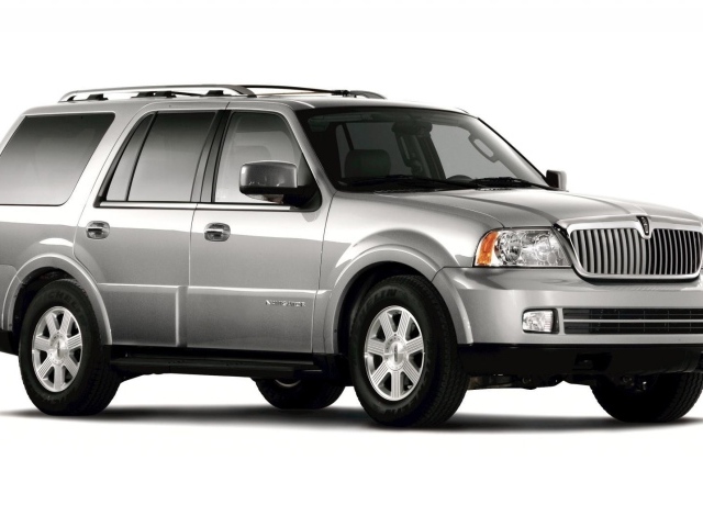 Автомобиль марки Lincoln модели Navigator