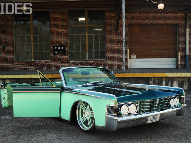 Фото автомобиля Lincoln Continental