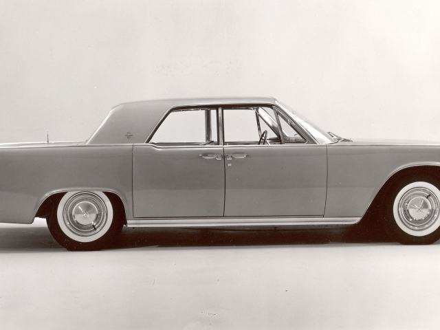 Надежный автомобиль Lincoln Continental